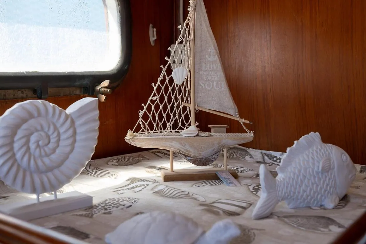 Úszó hotel Upupa Sailing A Night Onboard! Hotel Porto San Paolo