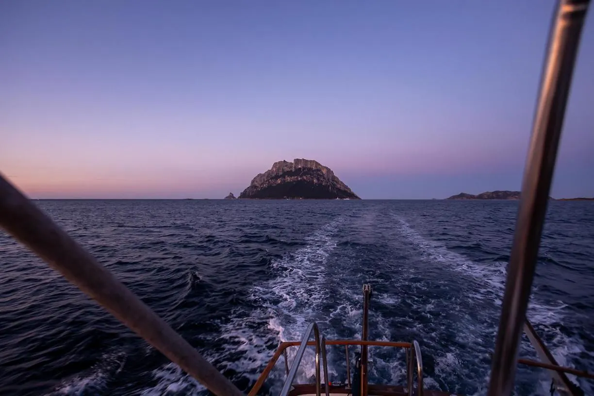 Upupa Sailing A Night Onboard! Hotel Porto San Paolo  Úszó hotel
