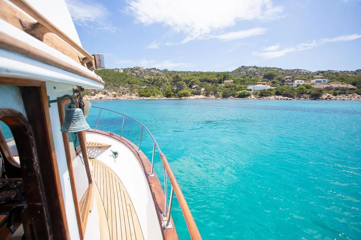 Úszó hotel Upupa Sailing A Night Onboard! Hotel Porto San Paolo